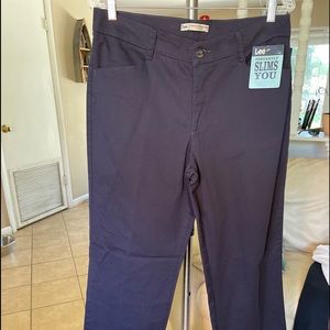 ❤️NWT LEE relaxed straight leg at the waist stretch